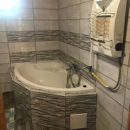 Rozsas Apartman Apartament *