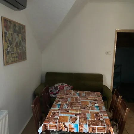 Rozsas Apartment